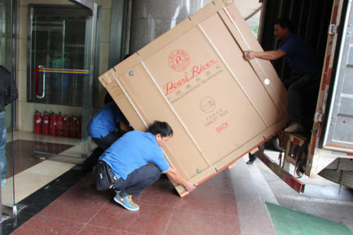 叠彩钢琴贵重工艺品无忧运